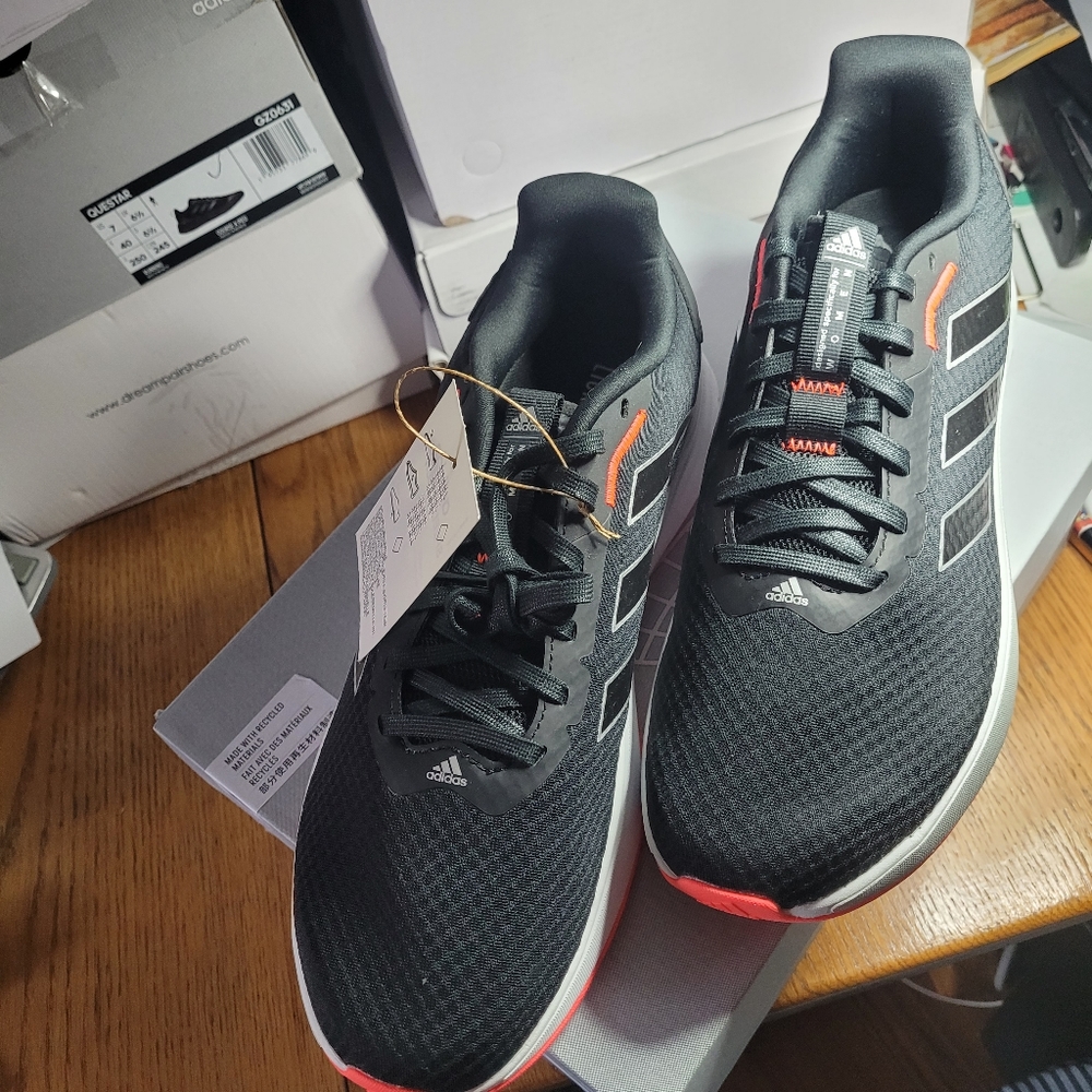 Ladies Adidas Sneaker - Picture 5 of 9
